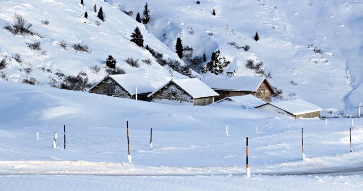 Zwitserland ski piste besneeuwd