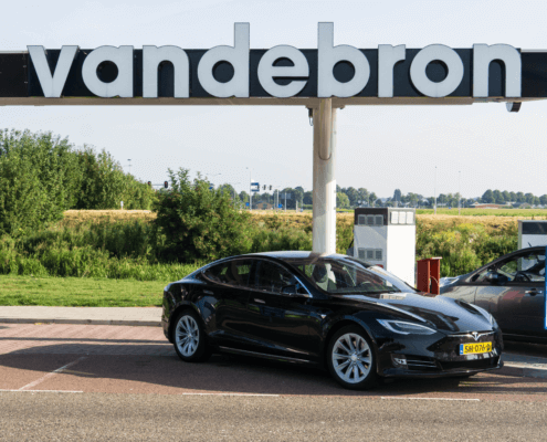 Interview: VandeBron over de laadpas voor op vakantie