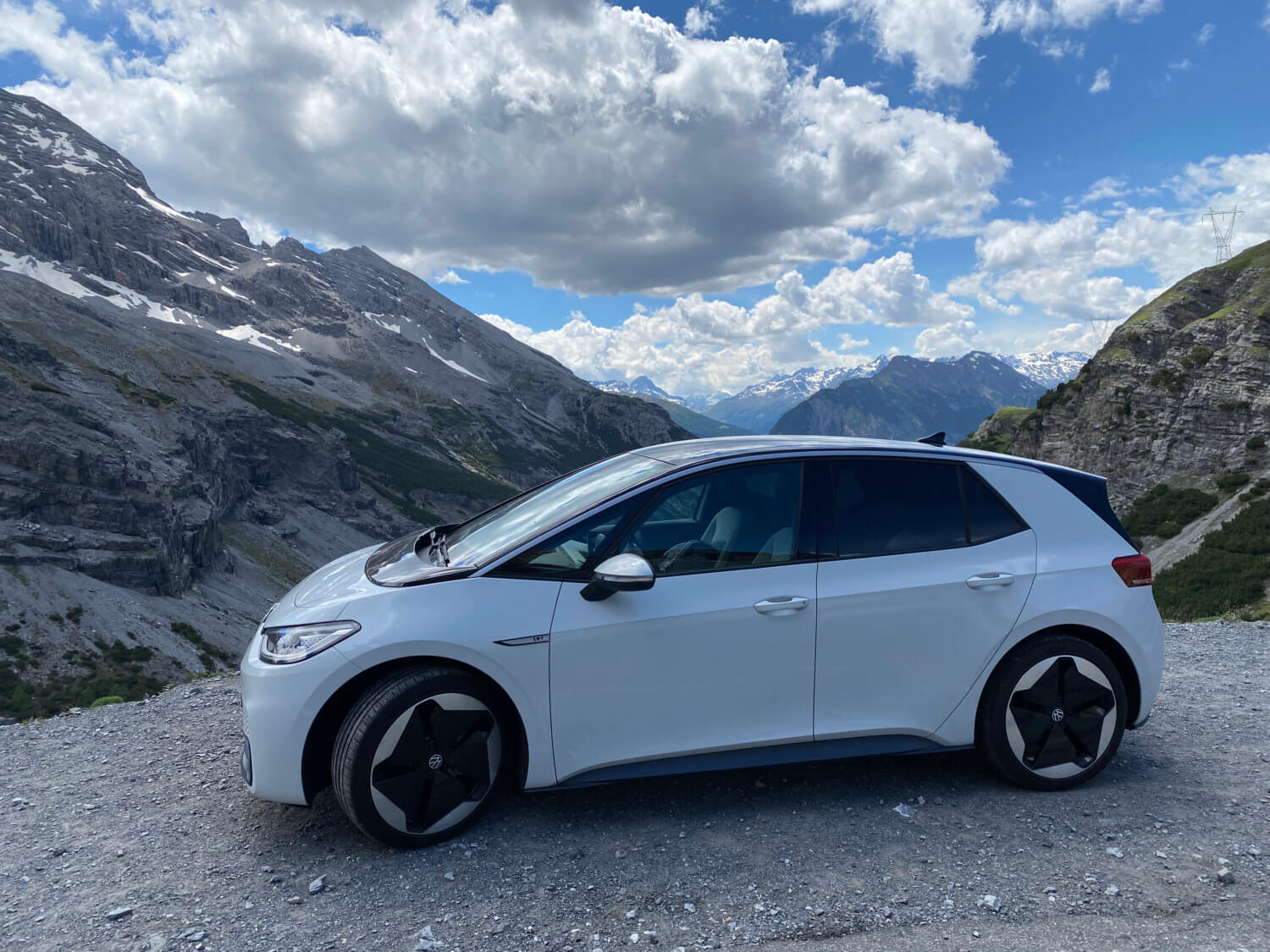 Met de elektrische auto rijden in de bergen Elektrischeautovakanties.nl