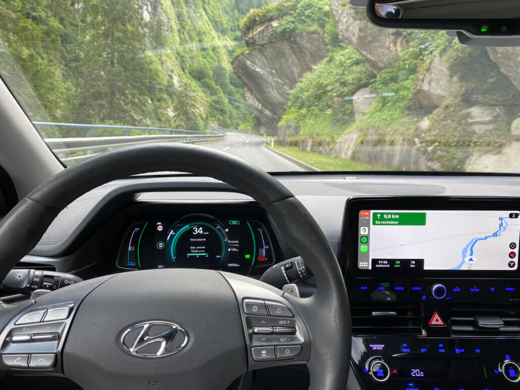 Hyundai IONIQ Electric in de bergen