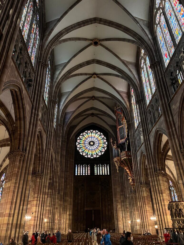 De glas in lood ramen van de Kathedraal van Straatsburg