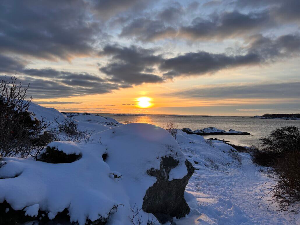 Het uitzicht tijdens een wandeling over het eiland Donsö