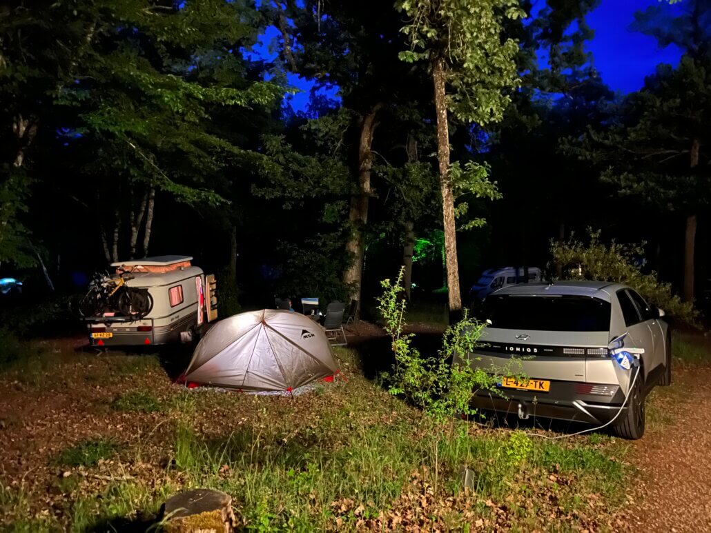 Kamperen met de IONIQ 5 en Vehicle to Load gebruiken op de camping