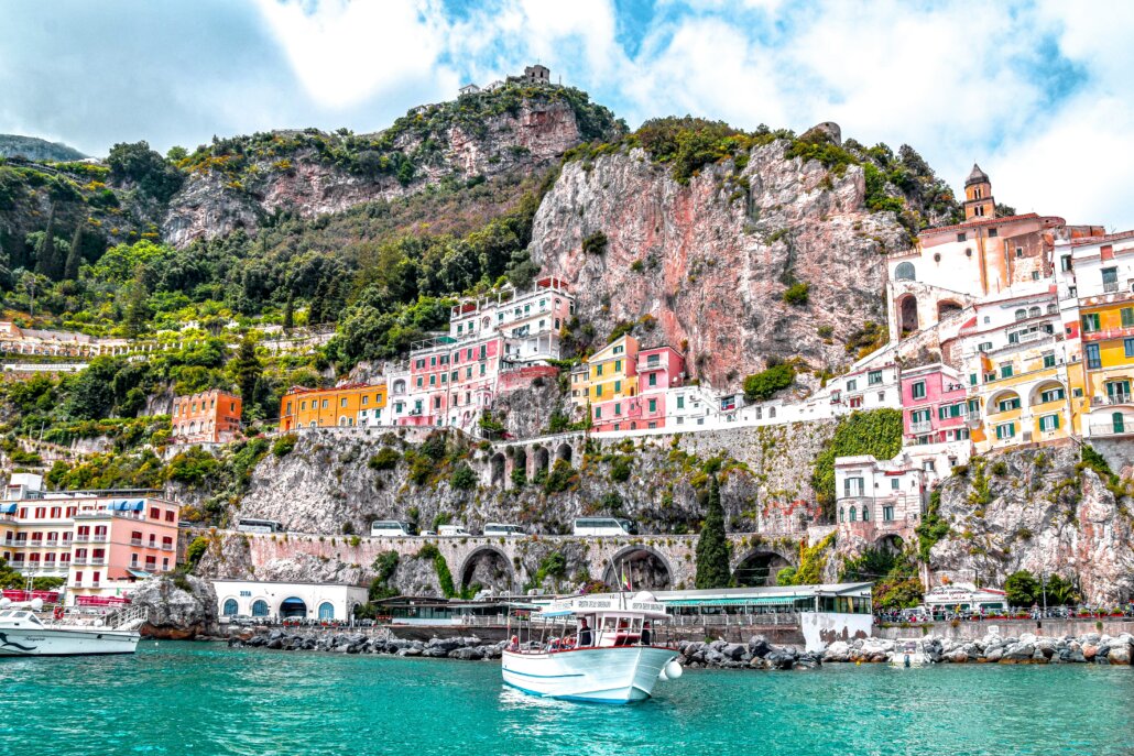 De beroemde en prachtige Amalfikust van de plaatjes