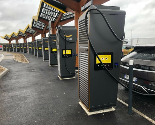 Fastned opent grote snellaadstations tussen Lille & Parijs