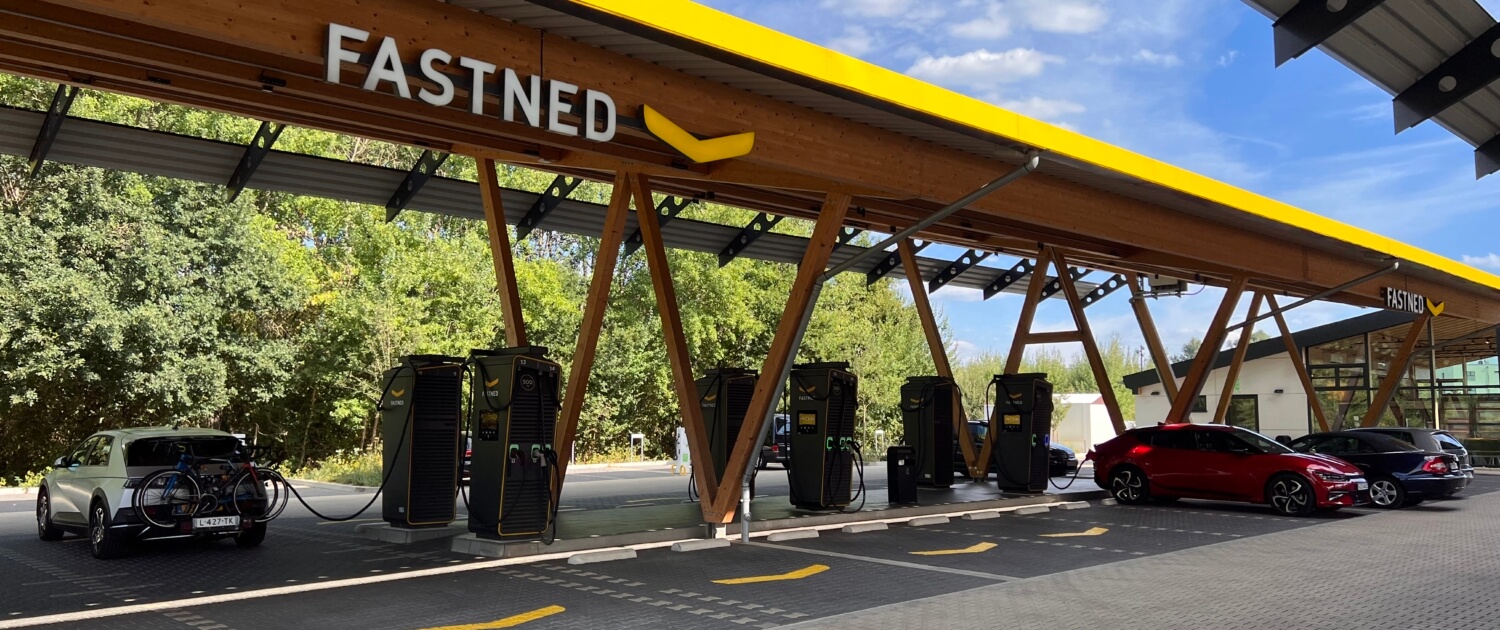 Fastned bouwt steeds meer grote snellaadstations in Europa