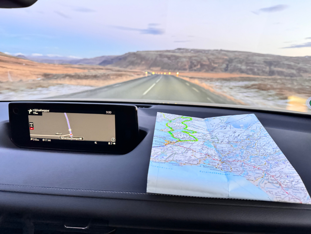Navigatie met de routekaart en het navigatiesysteem