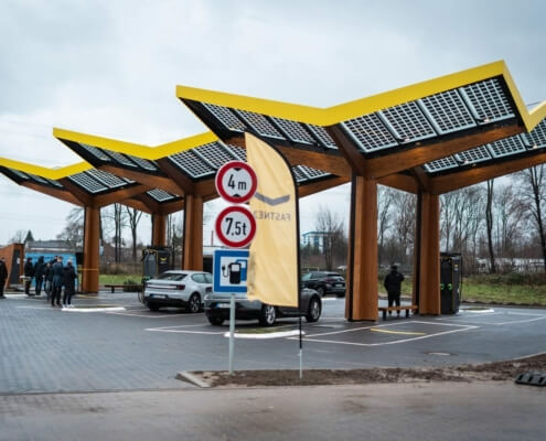 Fastned opent eerste Deutschlandnetz snellaadstation in Duitsland