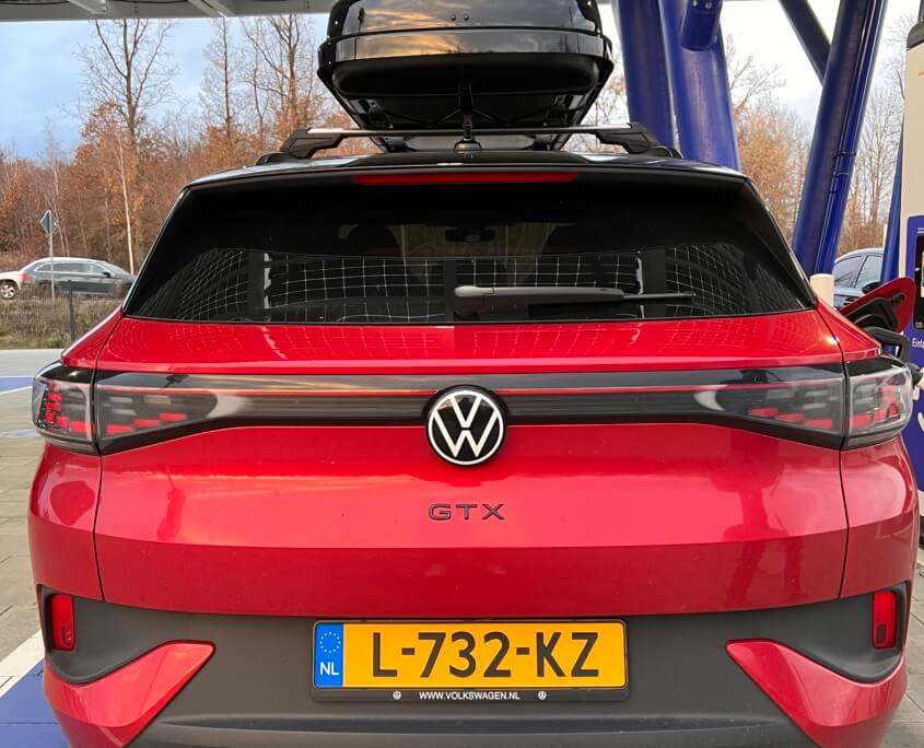Het verbruik van de Volkswagen ID.4 GTX vergeleken met en zonder dakkoffer