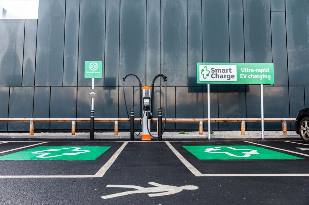 Sainsbury en Smart Charge werken samen met Kempower snelladers in het Verenigd Koninkrijk