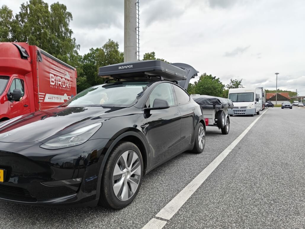 Review: kamperen met de Tesla Model Y én daktent in Denemarken