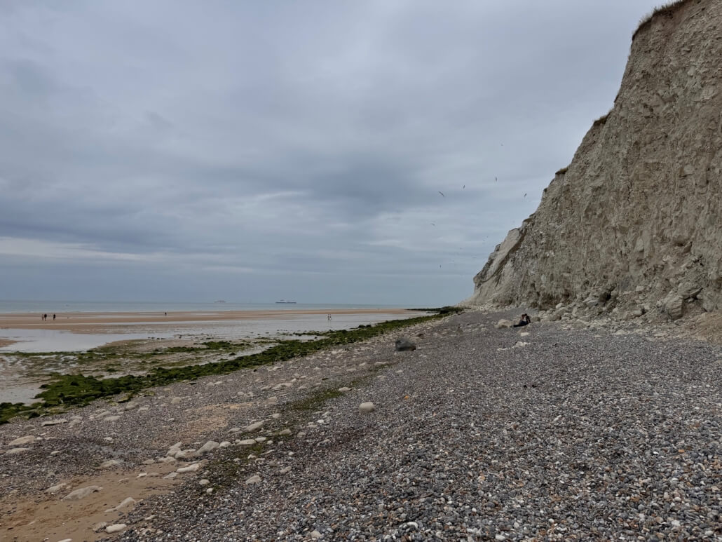 De mooie krijtrotsen bij Cap Blanc-Nez met uitzicht op de veerboten richting Engeland