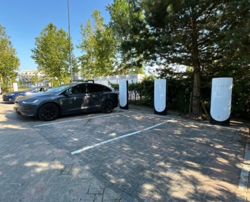 Tesla opent 50ste Supercharger locatie in Nederland